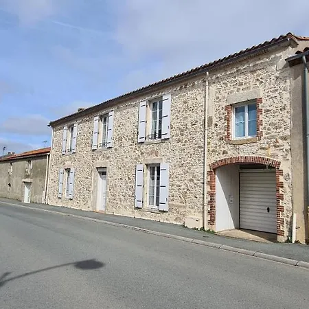 L'Ange Gite De Groupe Proche Du Puy Du Fou Sevremont Exterior foto
